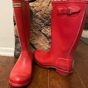 Red hunter rain boots size 6